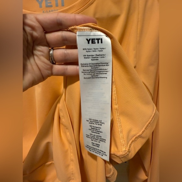 Yeti Women’s Crew Long Sleeve Sunshirt in Salmon , size XL - Picture 2 of 10